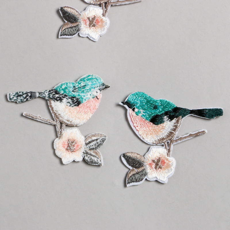 Декор для творчества текстиль вышивка "Птичка на ветке с цветком" 6,5х6,2 см